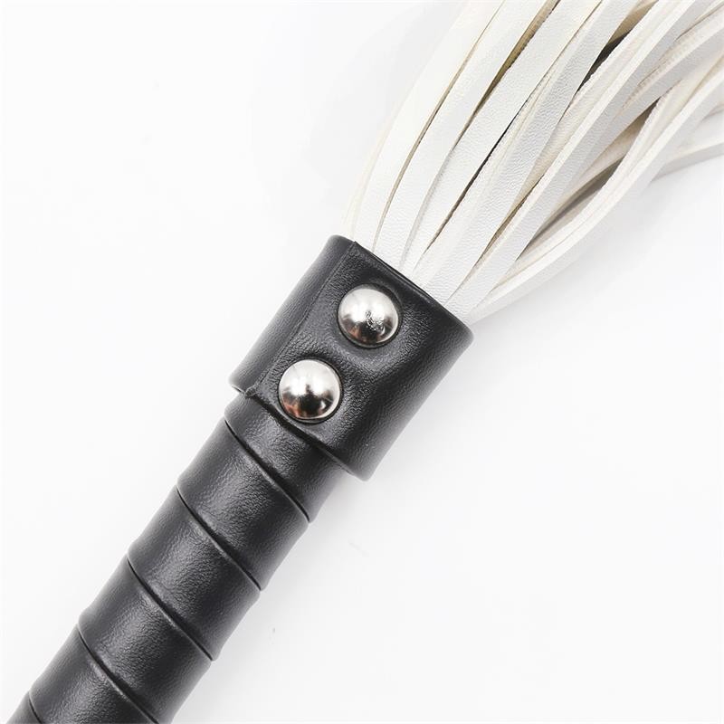 Double Rivet Flogger 44 cm