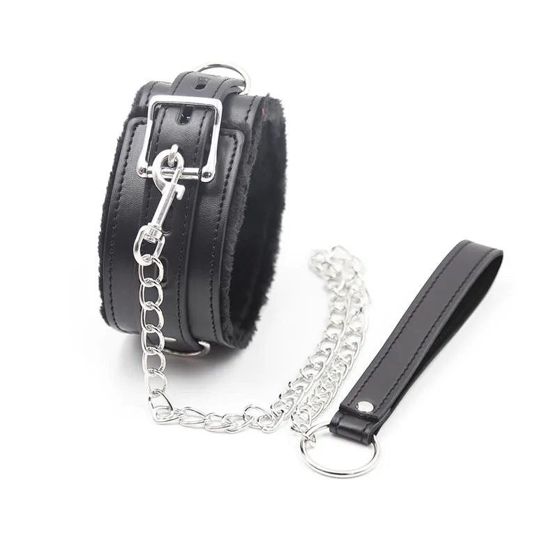 Collar With Metal Leash Black